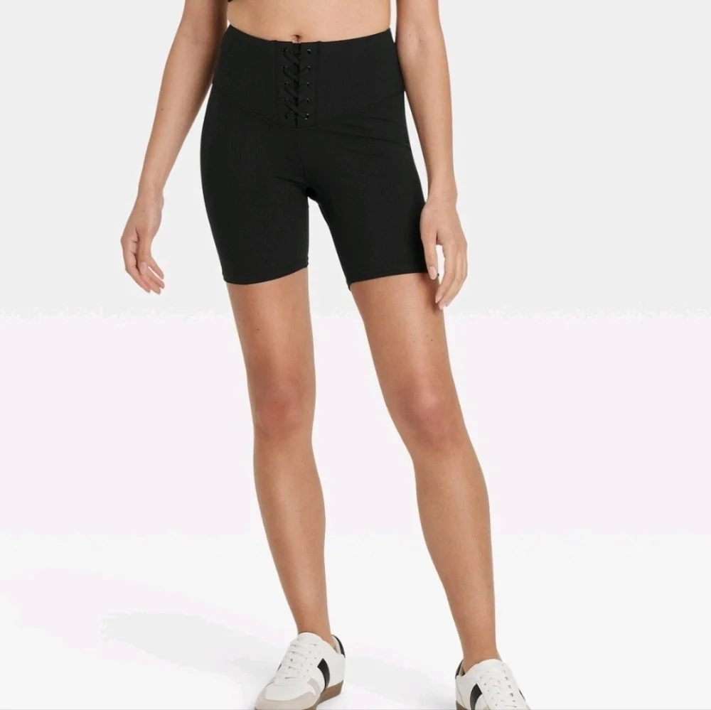 Women's Lace-Up Detail Ribbed 6